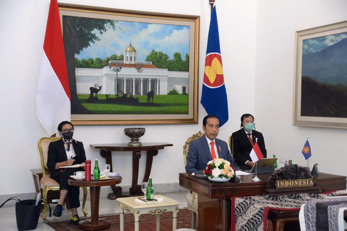 jokowi's tweet photo. Ekonomi kawasan ASEAN diprediksi hanya akan tumbuh sekitar 1 % tahun ini. Karena itu, negara-negara ASEAN perlu bekerja sama untuk: pertama, memutus mata rantai penyebaran virus di masing-masing negara, di kawasan ASEAN, dan di perbatasan. https://t.co/i7UQzMTx7a