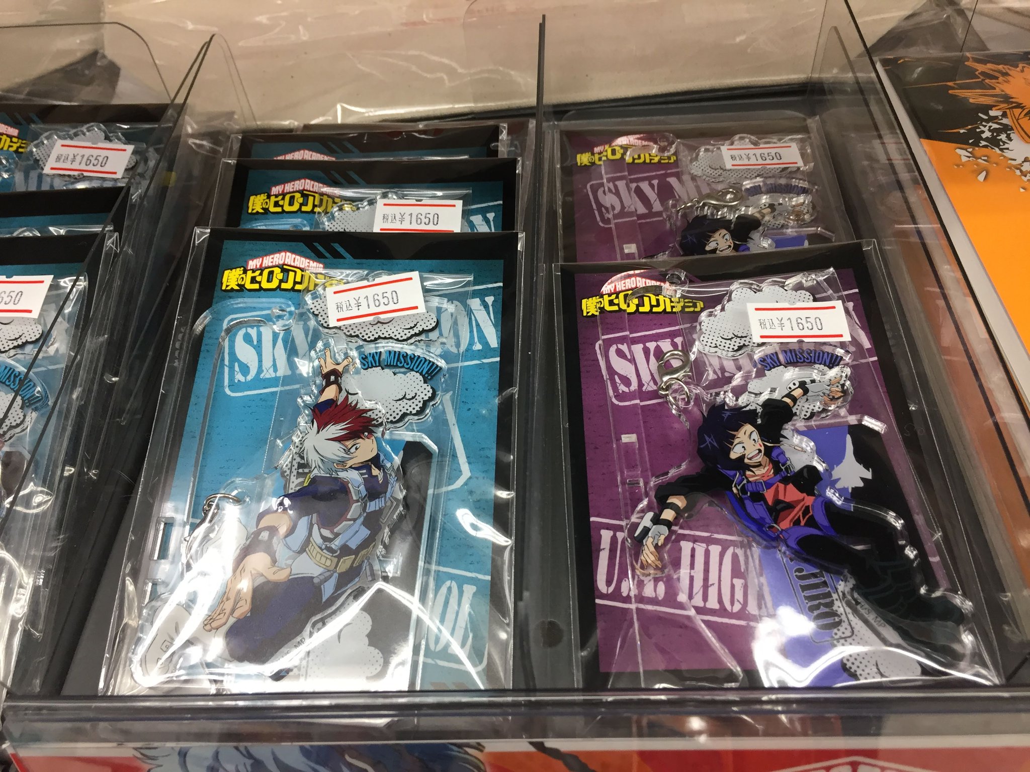 アニメイト新潟 Twitter પર 僕のヒーローアカデミア ゆらゆらアクリルスタンド スカイミッション トレーディング缶バッジ スカイミッション 販売中ガタ