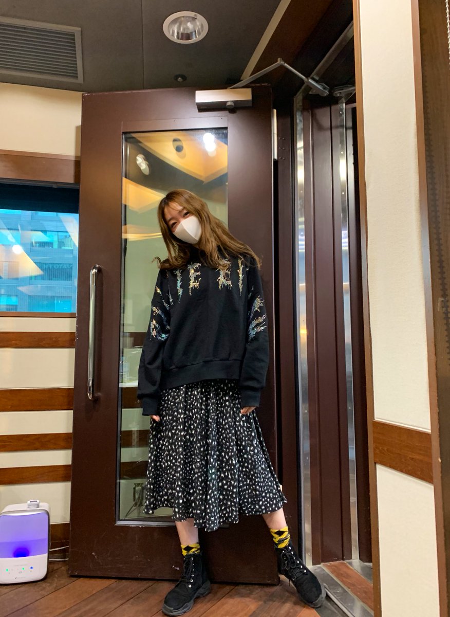 本部長が「YOSHIKIさんのコスプレ？」と言った今日の秘書がコチラ