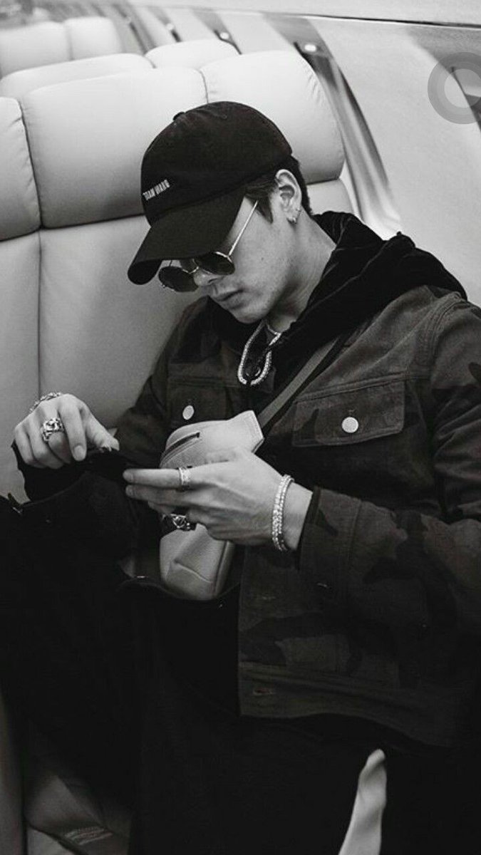 your camera roll if Jackson Wang was your boyfriend (i love suffering ) , a thread @JacksonWang852  #JacksonWang #TeamWang #GOT7  @GOT7Official