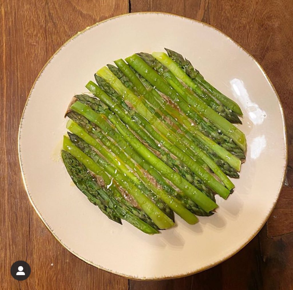 Cuisine de saison !
La nature est plutôt verte en ce moment 💚
#asperges #poireaux #courgettes #petitspois #producteurs #aubagne