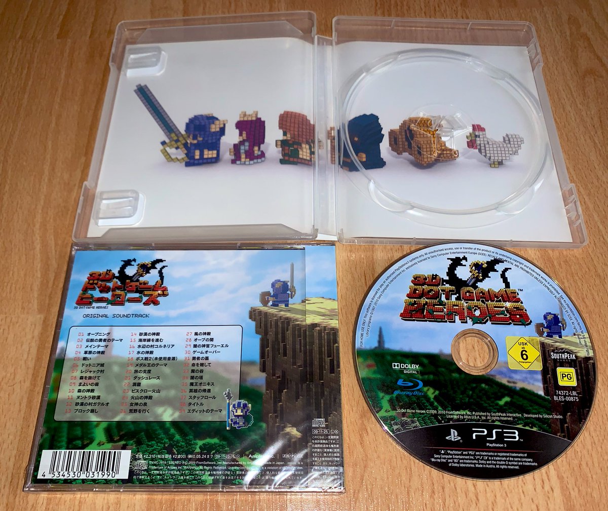 3D Dot Game Heroes (PS3, 2010) Toujours exclusif PS3 à l’aube de ses 10 ans, ce petit bijou est peu courant, surtout avec ses notice (une VRAIE !) et jaquette françaises, même si le jeu est en anglais.J’en ai gardé un second exemplaire neuf, ainsi que le CD de sa super OST.