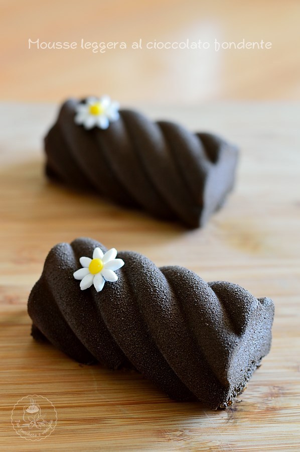 Mousse leggera al cioccolato fondente Caranoa trazuccheroevaniglia.com/mousse-leggera…