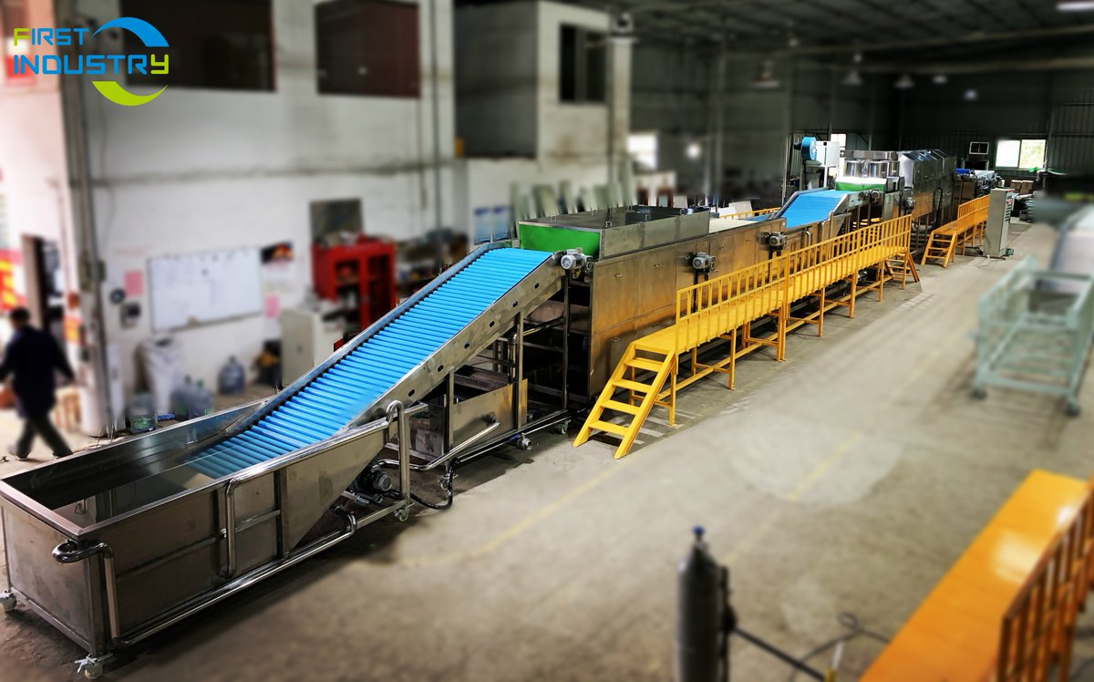 Fruitgrader's tweet photo. FISP-2019 Sweet potato packing line.
Bubble washing--high pressure water jets--brushes sorting table-- chemical bubble tank --brushes for removing most of water --Electronic drying system -- belt conveyor--roller grader with packing table.
#sweet_potatoes #potatoes_packing_line https://t.co/iS4Wbe2RVW