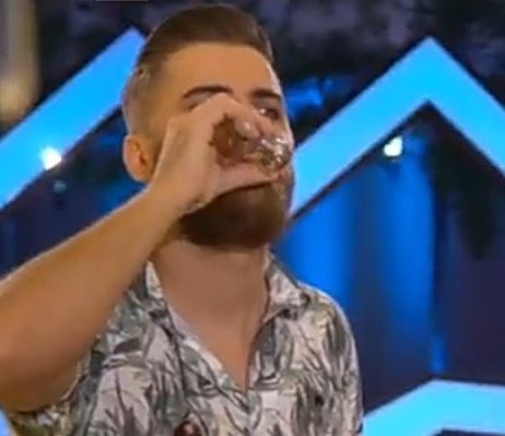 ALKINGEU1's tweet photo. Vida tá péssima, quarentena acabando comigo, longe da morena, governo me deixa só em analise,longe dos brothers...
Eu: https://t.co/XQG6C48ntO