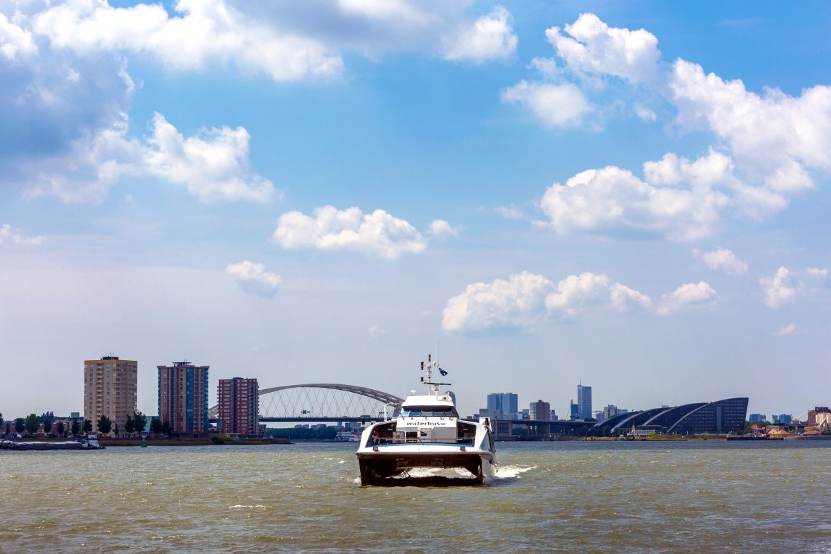 As of Jan. 2022 the #waterbus connection between #Rotterdam and the #Drechtcities will be operated by #Aqualiner and #Swetsmaritiem with a new fleet of (#zero_emission) #ferries. The transportation system will also see an upgrade in connections. ➡️ bit.ly/2RDFCX7 #RMCoE