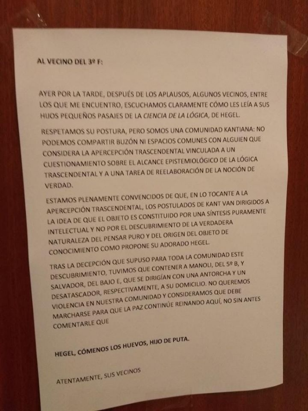 alexremeseiro's tweet photo. Esto de las notitas entre vecinos por el tema del #coronavirus se nos está empezando a salir de madre. #vecinos #kant #hegel #rellano https://t.co/O1qVmPrj62