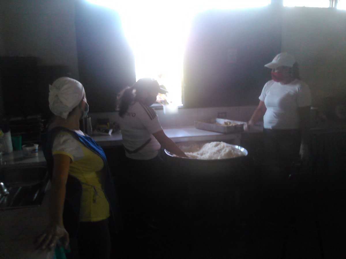 Continuamos en la U.E.N La Pradera municipio Michelena con el PAE en pro de los ninos (as), adolescentes, adultos mayores, discapacitados y 3ra edad. <a href="/charlychaves/">Charly Rojas Chaves</a> @ZonaEducTachira <a href="/CnaeTachira/">Cnae_tachira</a> <a href="/CLIFPMMICHELENA/">CLIF MICHELENA</a>