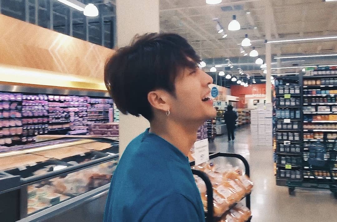 your camera roll if Jackson Wang was your boyfriend (i love suffering ) , a thread @JacksonWang852  #JacksonWang #TeamWang #GOT7  @GOT7Official