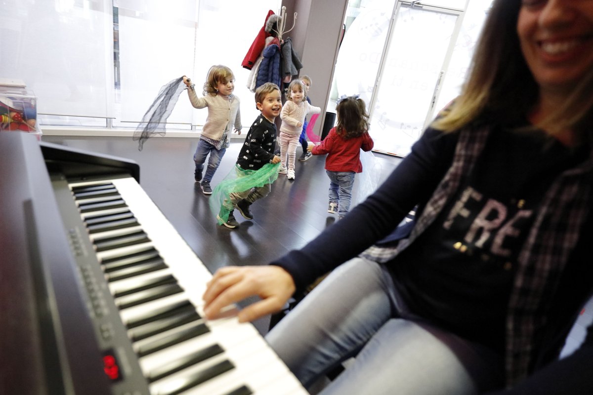 La música nos une, es nuestra vía de escape y nuestro refugio🎧 

<a href="/EnResonando/">ResonanDo en ti</a> cumple 1 año🎂apostando por la música como herramienta de desarrollo personal.

➡️ Descubre más sobre este súper proyecto en resonandoenti.es

#LosPorchesdelAudioramaencasa