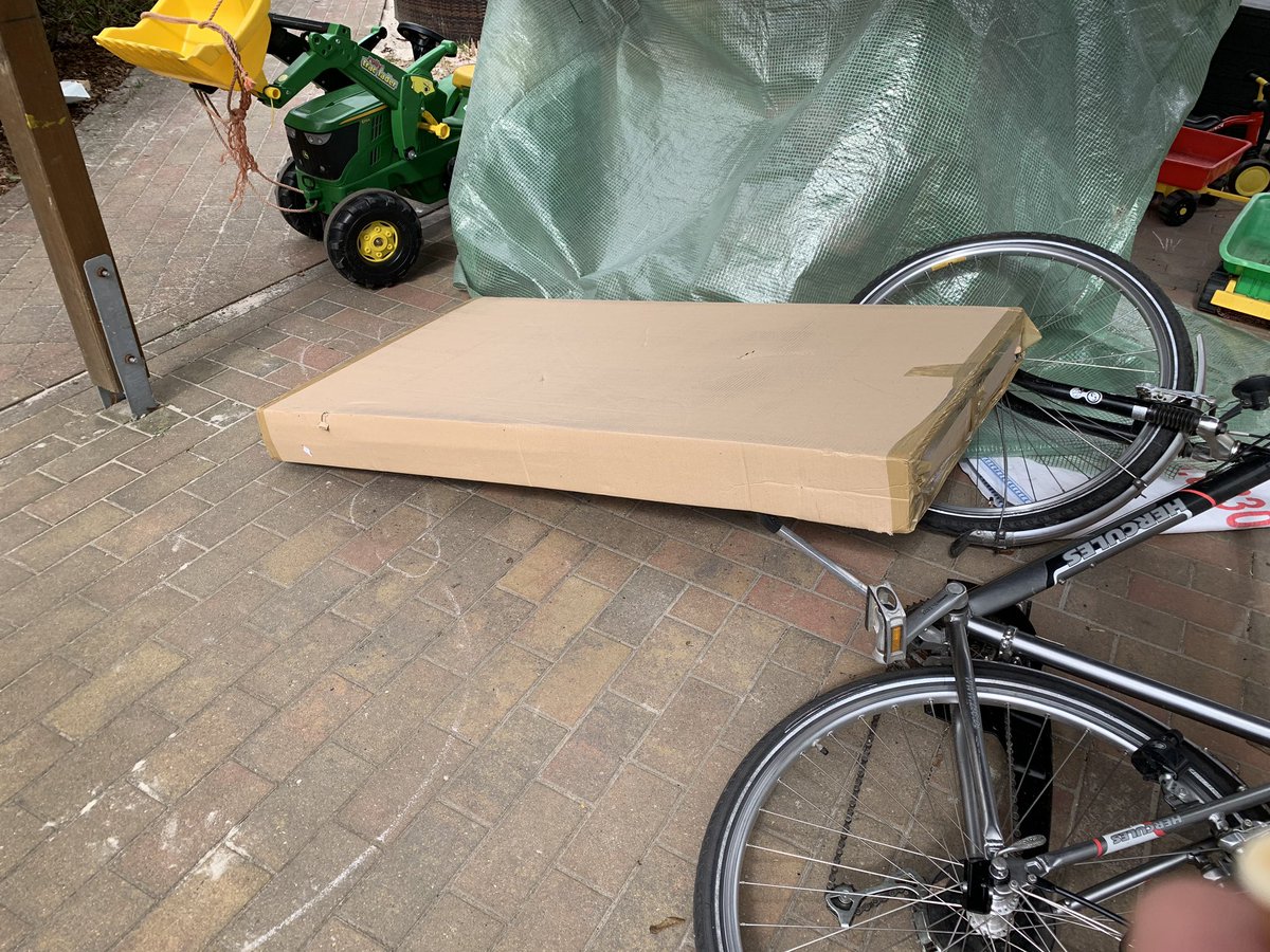 Hey <a href="/GLS_Germany/">GLS Germany (Inaktiv)</a> wie kann man ein Paket so hinschmeissen? Wenn der Fahrer keinen Bock hat, gibt derzeit genug andere die suchen! <a href="/bauhausinfo/">BAUHAUS Deutschland</a> villeicht solltet ihr euren Dienstleister für Versand überdenken!