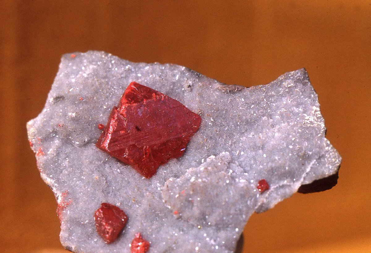MuseuArenysMar's tweet photo. Amb aquests temps preocupats per la #salut fem un fil de #minerals perjudicials Del #cinabri s'extreu un element tòxic com #mercuri. Més informació d'aquests exemplars? segueix aquest enllaç https://t.co/paFBKxjS5U
#JoEmQuedoACasa #CoronArenys @AjArenys @Turisme_Arenys https://t.co/pbLUTJsIoB