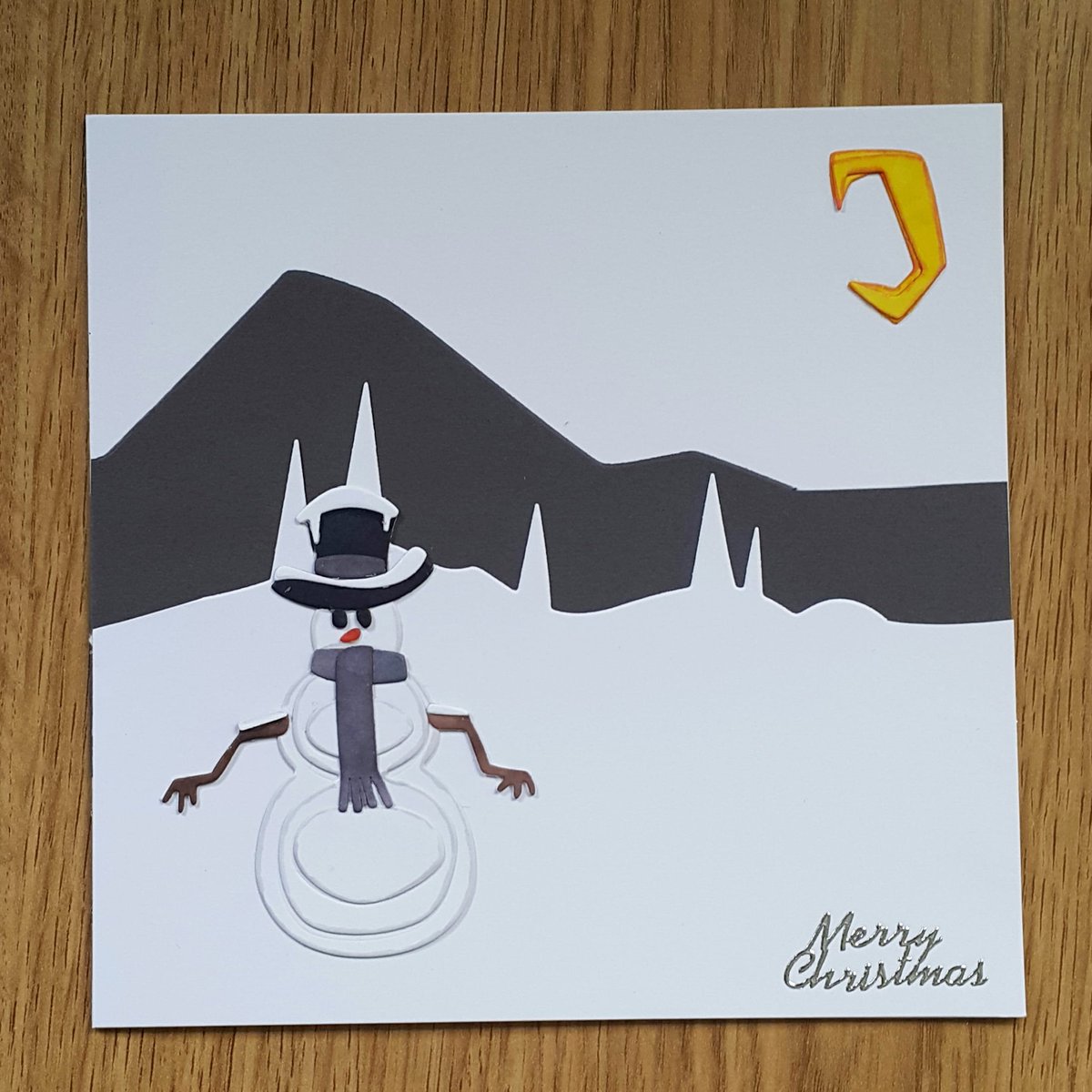 craft_ra's tweet photo. Snowman Christmas Card 

Card blank is @Hobbycraft_IPS 
Dies are @tim_holtz @sizzix_official
Adhesive is @craftydevils 
Peel off is @CraftCreations1 https://t.co/mhj7yVAKIe