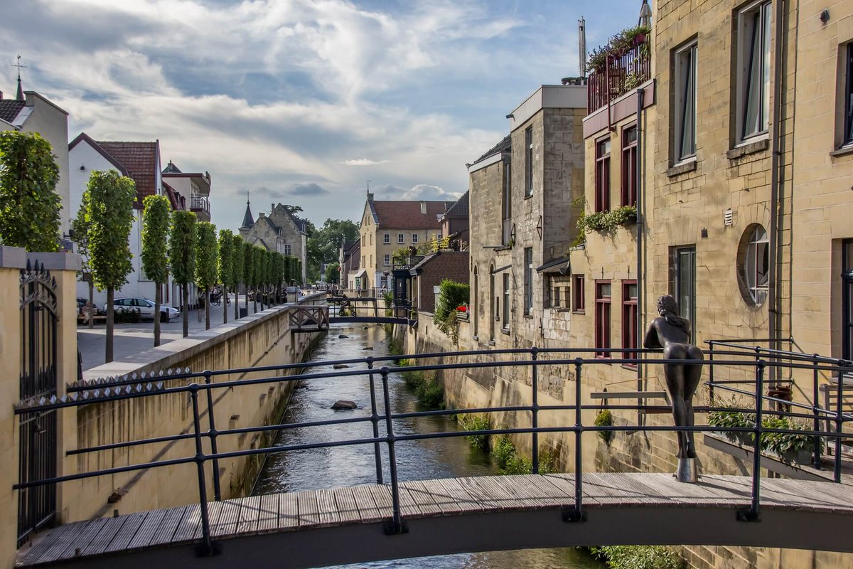 Holland_IND's tweet photo. If you like #history then make sure not to miss Valkenburg which lies in the #beautiful Geul Valley.😍🕰

#HelloHolland #Holland https://t.co/DpVje2HUuW