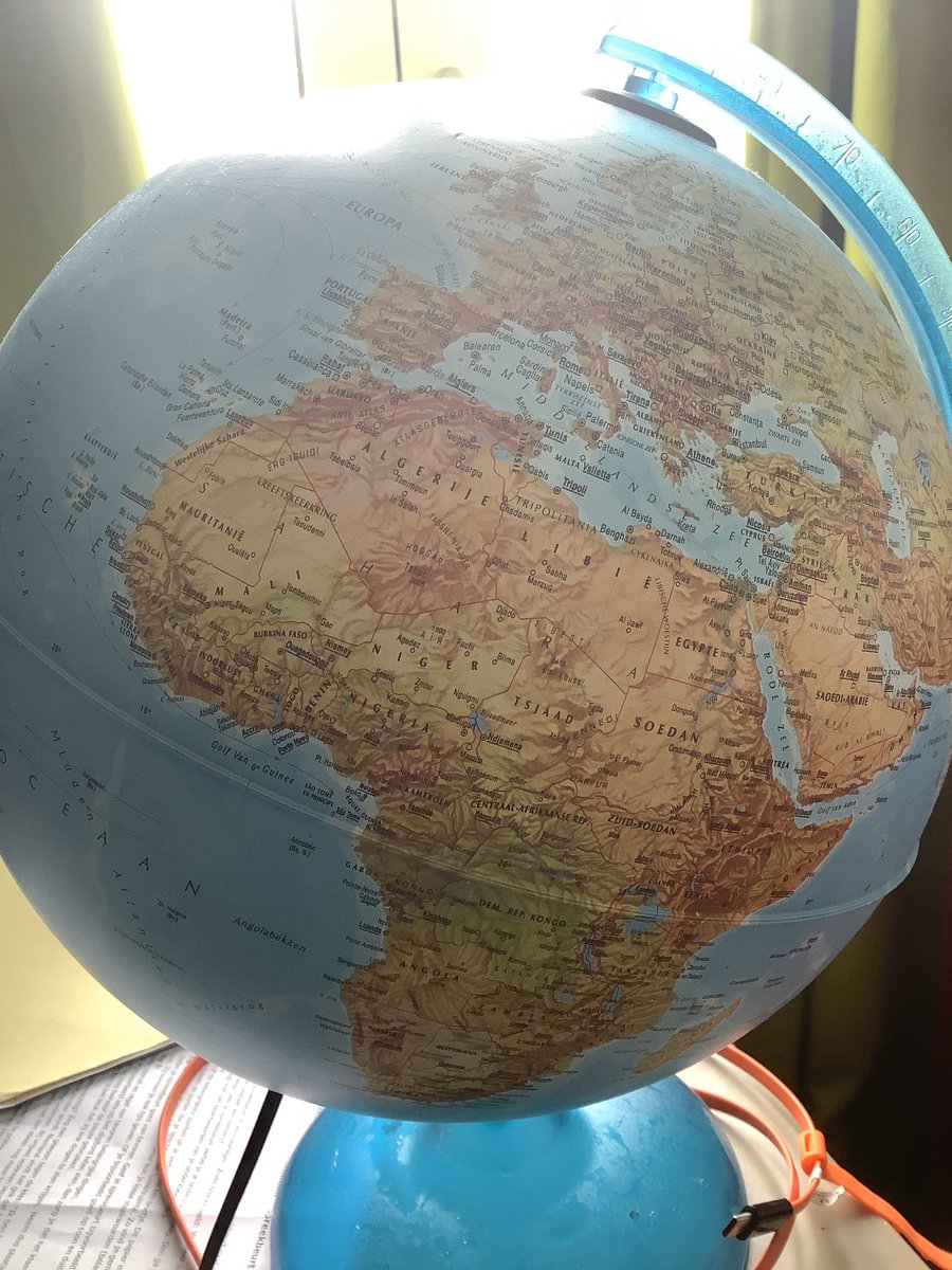 InaElzinga's tweet image. Zo. Na dictee, spelling, rekenen en de spreekbeurt maar eens werken.