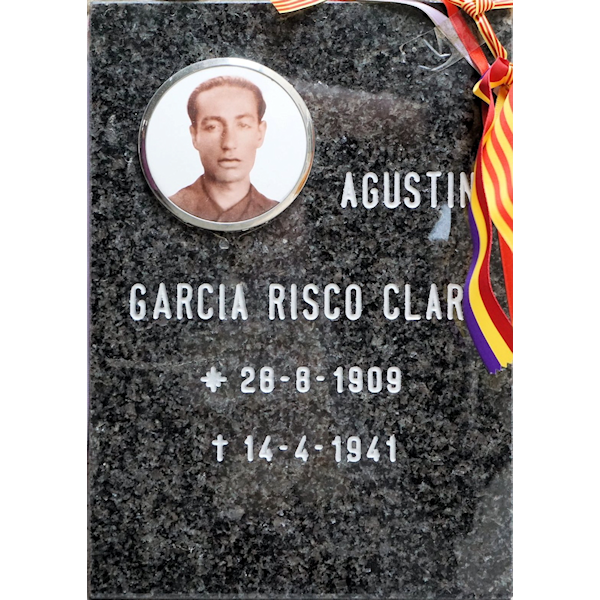 IStolpersteine's tweet photo. #OTE en 1941 era asesinado en el campo de concentración de Mauthausen

AGUSTÍN GARCÍA-RISCO CLARO
🔻 #deportado

Una placa con su fotografía, colocada en el edificio del crematorio del campo de Gusen -hoy reconvertido en espcio de Memoria y Homenaje- le recuerda. https://t.co/wcXNGqdbhy