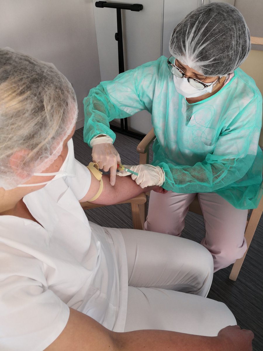 hautrhin's tweet photo. [#SENIORS] La campagne de tests #sérologiques a démarré ce mardi 14 avril dans une dizaine d'#Ehpad volontaires. Photos prises à la maison de retraite de #Kunheim où plus de 70 personnes, soignants et résidents, ont fait le test.
👉https://t.co/Z2GAmdRLTU #HautRhin #CD68 #COVID19 https://t.co/P1Bg8CA8Wk