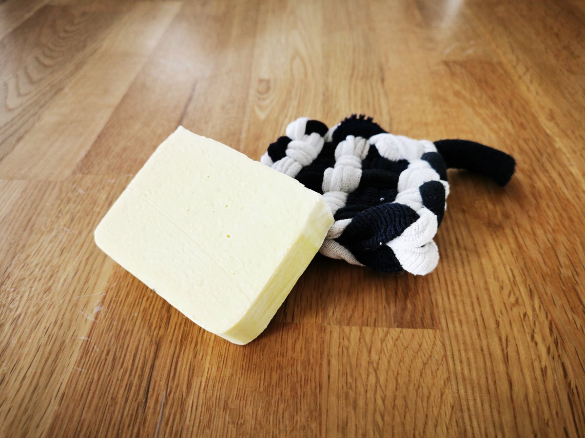 SavonsSurPatte's tweet photo. Le patatra, savon ménager surgras -10%. Détachant, dégraissant. 100 % huile d'olive. 
#savon #vegan #artisan #zerowaste #Lille #handmade #natural https://t.co/DPuvCT89gY