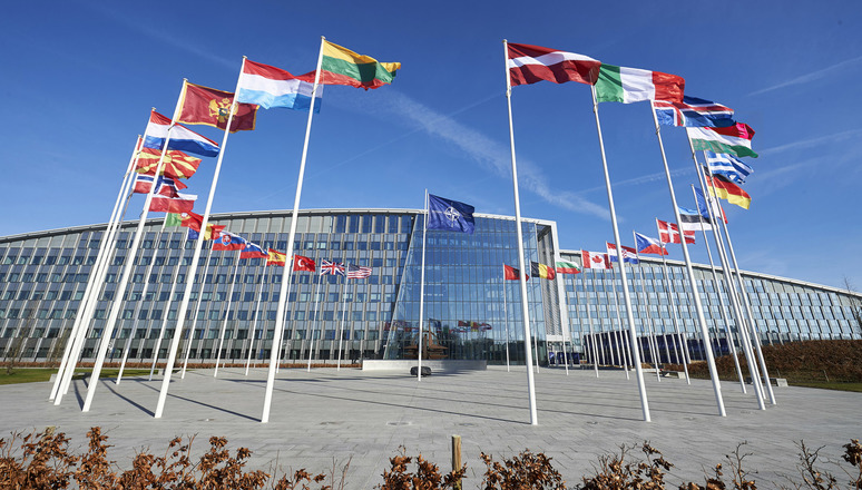 NATOpress's tweet photo. #DefMin are meeting tomorrow 💻 to discuss @NATO's response to #COVID_19

➡ NATO coordinates support to Allies
➡ NATO’s heavy-lift capability ensures transport of critical supplies from around the 🌍
➡ ministers will discuss disinformation

Read more: https://t.co/IrDC0gJ2rW https://t.co/7abA7nZtD1