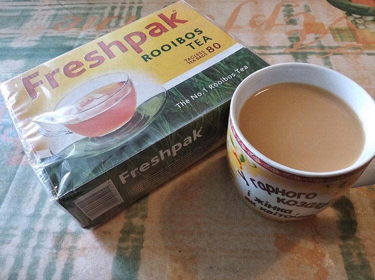 Random Thread: All you need to know about rooibois tea. 1/ Weeks ago, I kept seeing Earl Grey & Lipton tea during breakfast at a hotel. So I insisted I wanted rooibois tea, and the manager made a plan. Lets talk about rooibois tea.  @LandNoli  @_AfricanSoil  @garweh2011