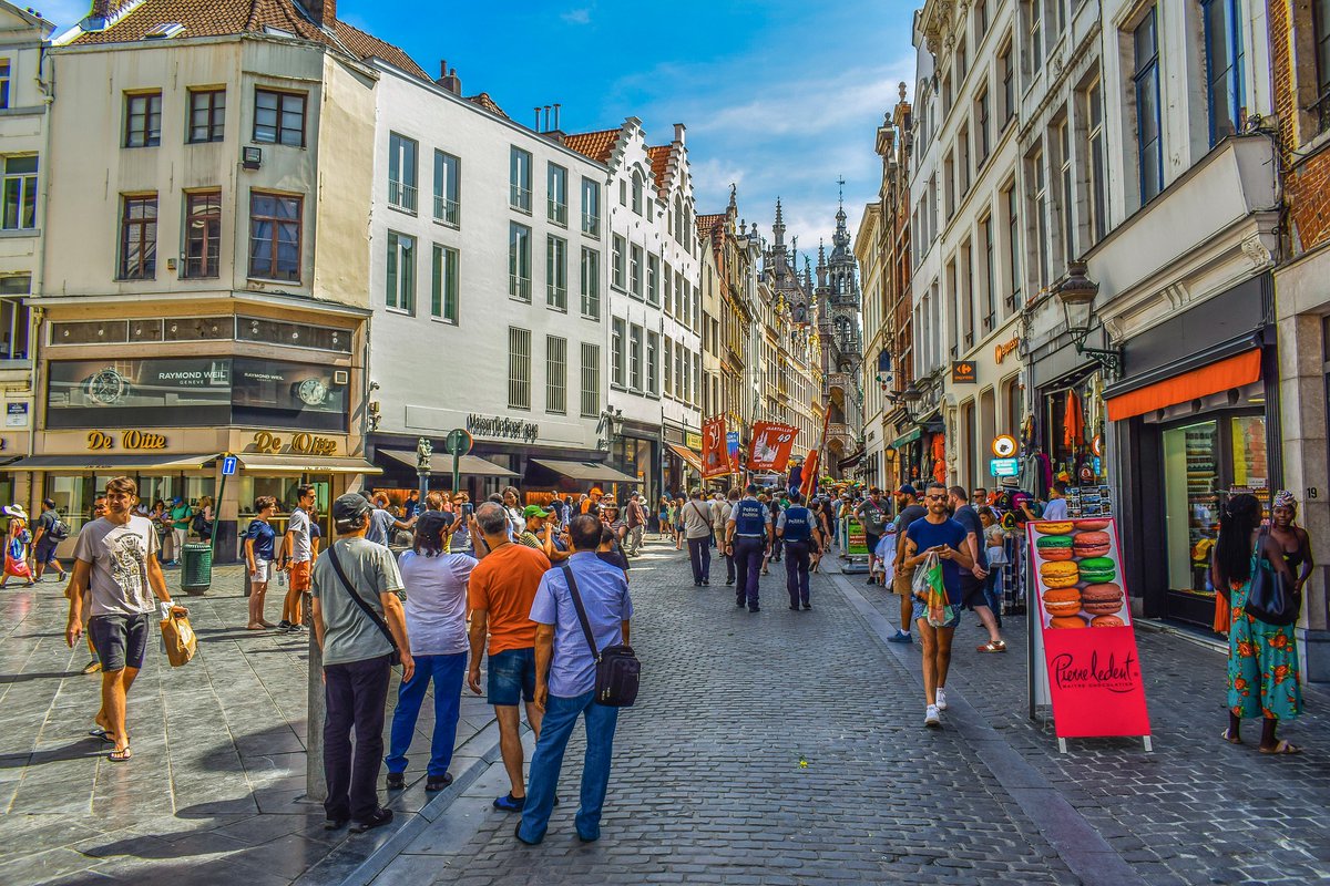In these tough times, why not treat yourself? We're happy to post our first #TuesdayTransportTreat 😊! First is Brussels 🇧🇪, which recently adopted its 'Good Move' regional #mobility plan. It aims to reduce 🚗 use by 24% by 2030 and integrates #VisionZero: bit.ly/3b9ifwe