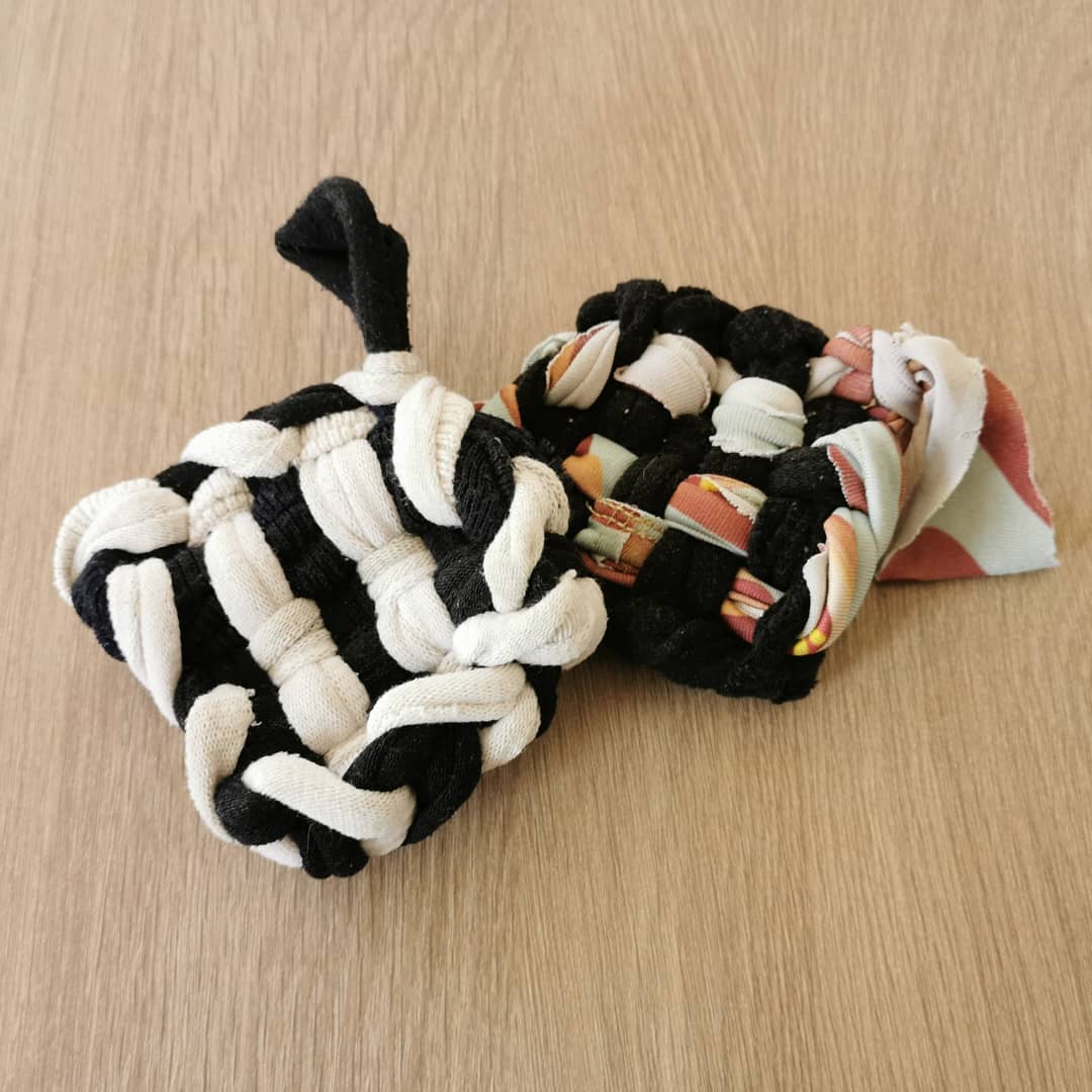 SavonsSurPatte's tweet photo. Tawashis réalisés à  la main dans nos ateliers. 
#savon #vegan #artisan #zerowaste #Lille #handmade #natural #madeinfrance #tawashi https://t.co/goSMEuD9oS