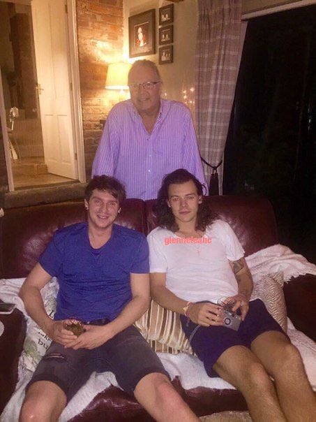 Harry Styles with his family: a thread