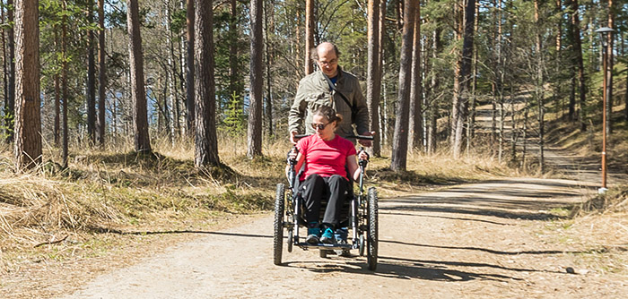 Esteetön eräpolku -hankkeessa päivitettiin luontoreittien esteettömyyskartoitusohjeistusta ja -lomakkeita sekä laadittiin ohjeita esteettömyydestä tiedottamiseen ja luontoreittien esteettömyyden kehittämiseen. Hankkeen raportti on luettavissa ohesta: paralympia.fi/ajankohtaista/…