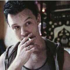 Louis Tomlinson as Mickey Milkovich a thread