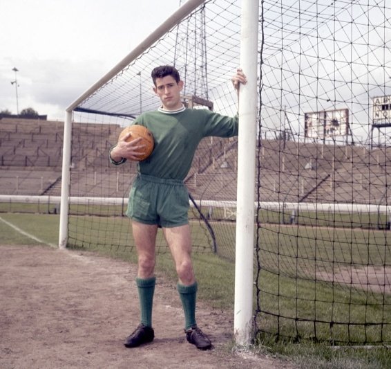 A lot of people know who Peter Bonetti was but in a tribute to the great, only right we at 190FIVE and fellow fans look at just some of his career highlights.Rewind to 1960, the young prospect who was currently playing for Reading was signed by manager Ted Drake & Chelsea FC.