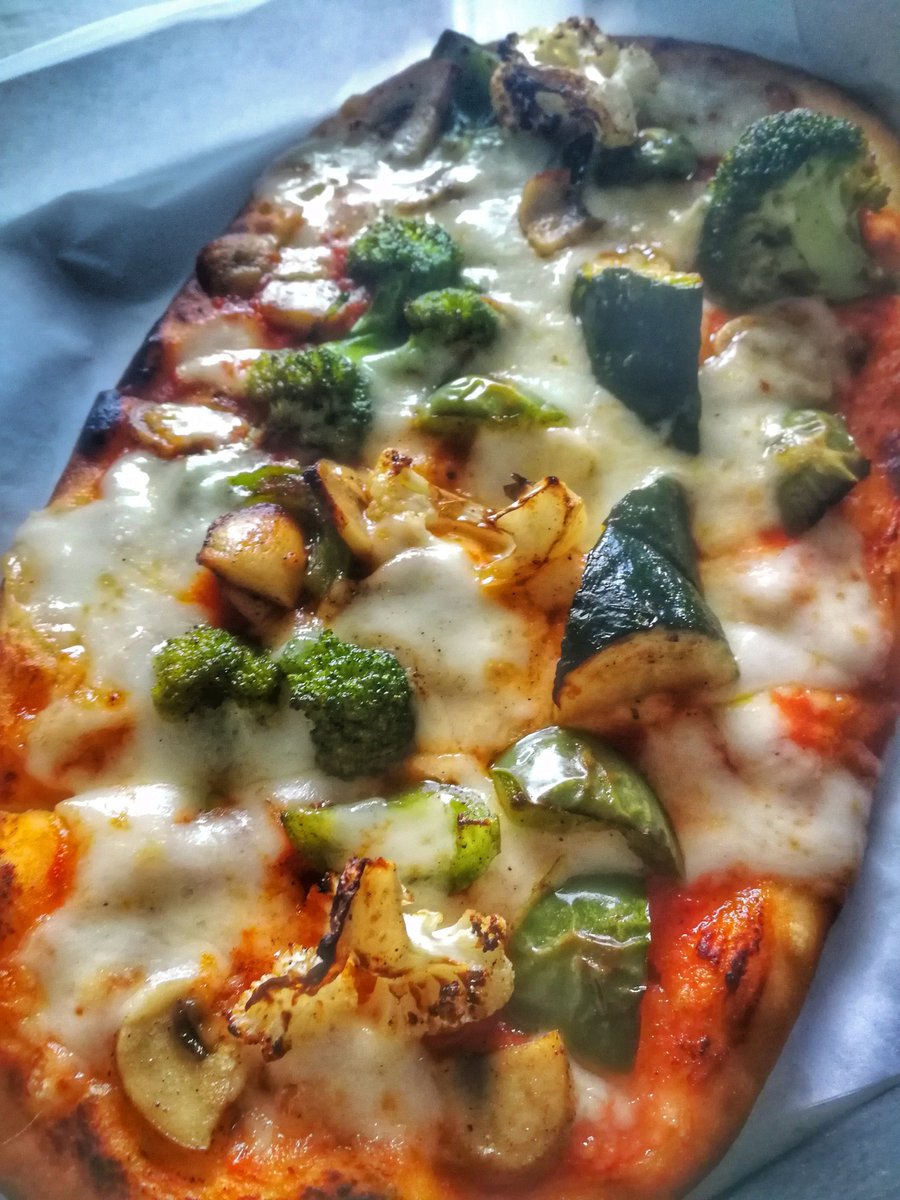 itsjustreva's tweet photo. How nice is it of #Bakericious, JVC to redo my flatbreads so the veges are done perfect. And to send a free slice of cake. Tuesday is made! #Winning https://t.co/QKEJ4zvjsj