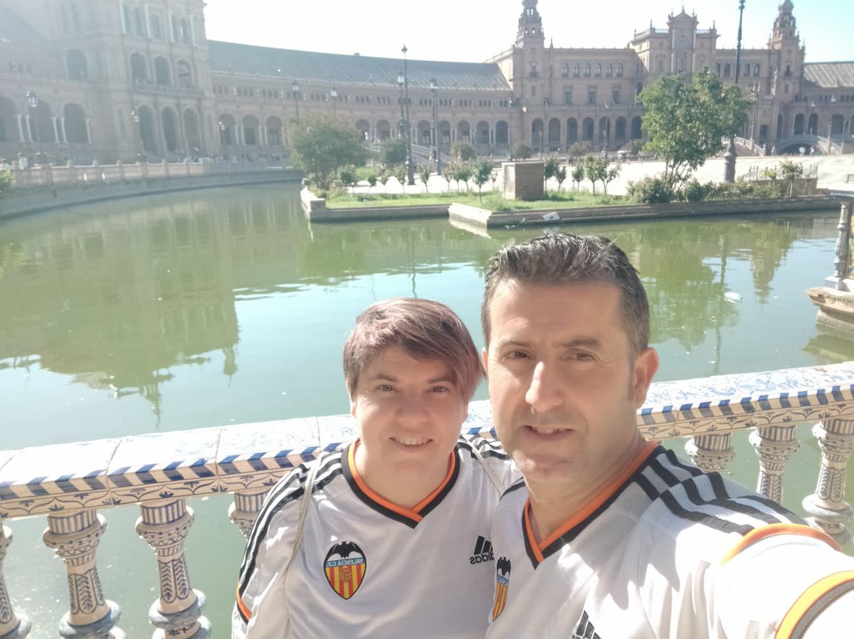 txemington's tweet photo. Moltes Felicitacions a la meua Germaneta @MaribelPke Te volem Moltíssim. Tens el Cor més Gran que la Basílica del Pilar. A la que per cert, jo vaig anar de xicotet i tu no...😎😎😂😂😂😂😅😅😅😅.
I si, ya ho se, no se pareguem en res...😉😉 https://t.co/Nzeob7n27o