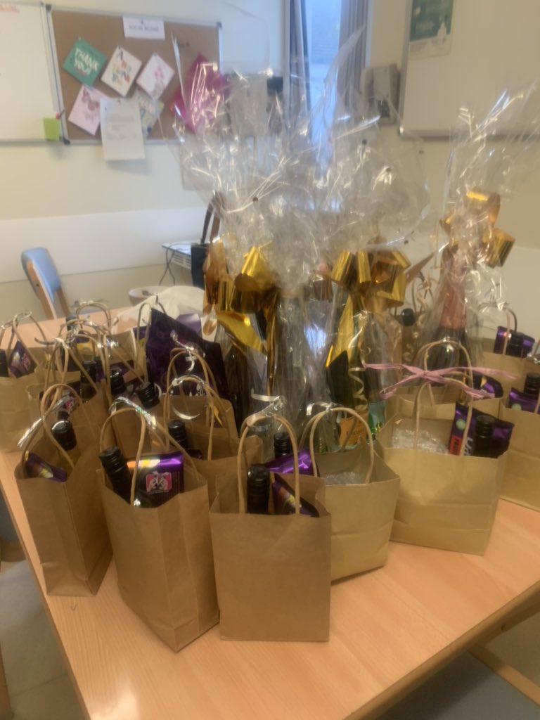 <a href="/AilsaConnelly/">Ailsa Connelly</a> <a href="/Fee4elmo/">f. macquarrie cowan</a> Feeling the love in <a href="/DsuEndoscopyuhw/">DSU/EndoscopyUHW</a> this morning. Generosity is overwhelming. Spirits lifted 💕🌈😍 Thank you <a href="/Stephphi/">Steph</a> Gran ❤️and Marilyn Macfarlane ❤️ for supporting #dreamteam