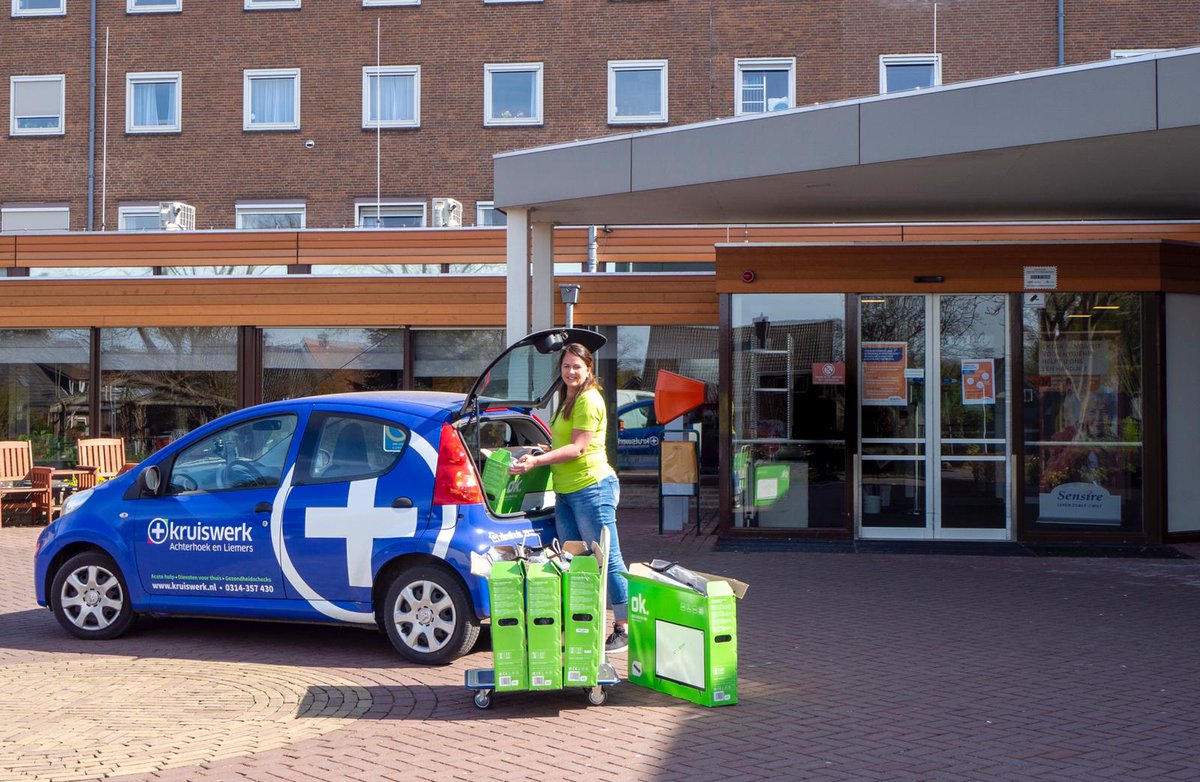 Afgelopen vrijdag zijn er een aantal #Femly televisies afgeleverd bij een locatie van Sensire, zodat een aantal bewoners tijdens de paasdagen toch hun naasten wat dichterbij konden halen! Meer info over femly: kruiswerk.nl/diensten/femly