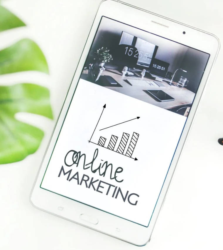 Momenteel zien we een duidelijke veranderingen in het online zoekgedrag. Hoe speel je hier als automotive marketeer op in? Lees meer: bit.ly/3eirAnv #automotive #zoekgedrag #dtcmedia #blog #kansen
