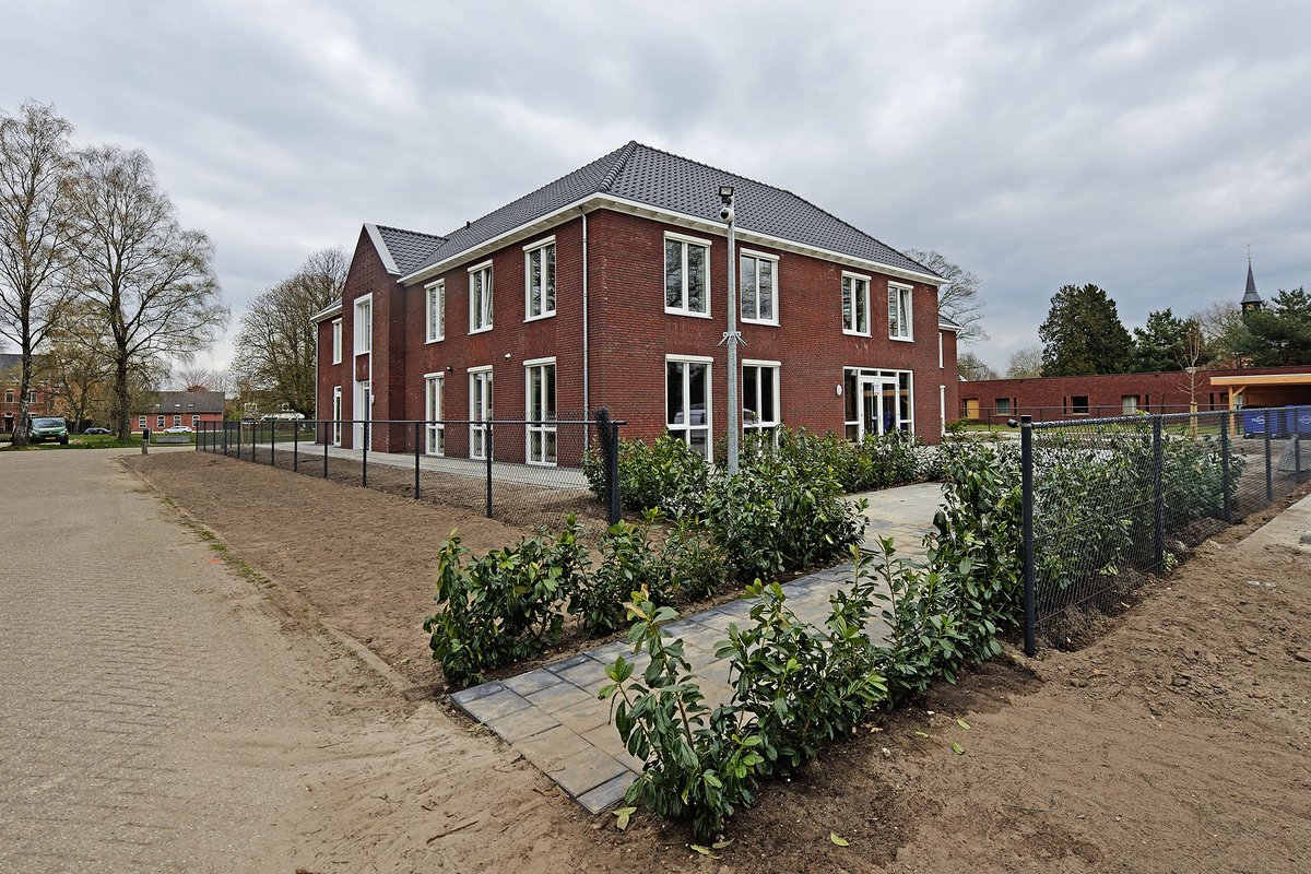Op 2 april hebben wij met trots zorgcomplex D'n Herk II Dagelijks Leven opgeleverd. 
D'n Herk II is een zorggebouw voor dementerende ouderen. 
Wij heten alle toekomstige bewoners van harte welkom én wensen medewerkers alle kracht! #applausvoordezorg