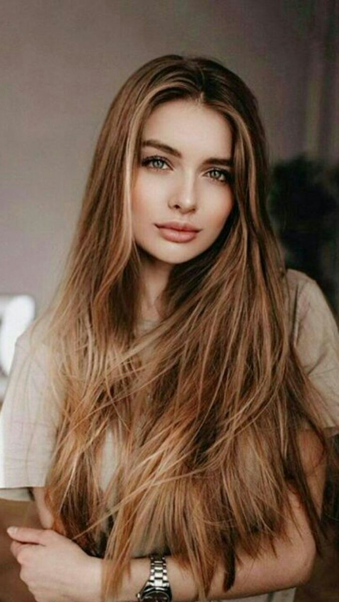 ماذا لو قولت لك عانقنى كثيرا ولا تسالنى عن السبب ولو كنت شاعره واحببتك♥️