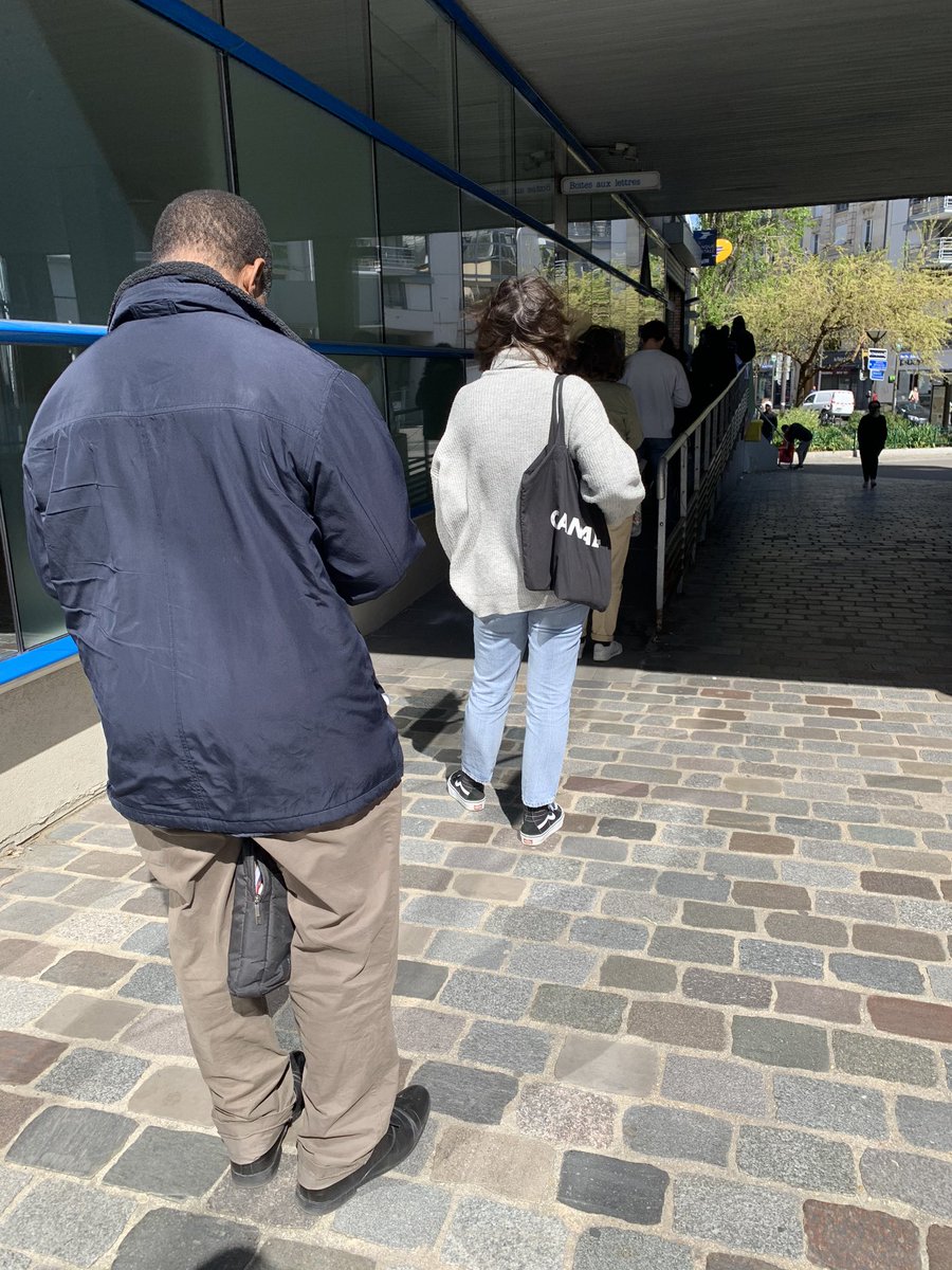 La Poste A Twitter Bonjour Actuellement Nos Livreurs Ne Se Presentent Pas Chez Nos Clients Afin D Eviter Tout Contact Rapproche Je Vous Invite A Consulter Les Modalites De Livraison Des Colis Via