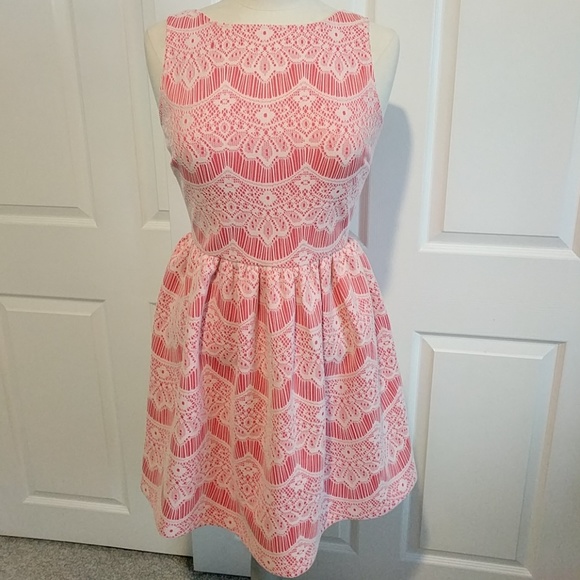 MDerefield's tweet photo. So good I had to share! Check out all the items I'm loving on @Poshmarkapp #poshmark #fashion #style #shopmycloset #elizabethandjames #lclaurenconrad: https://t.co/5ODzuTkVGS https://t.co/yPMjpbvIac