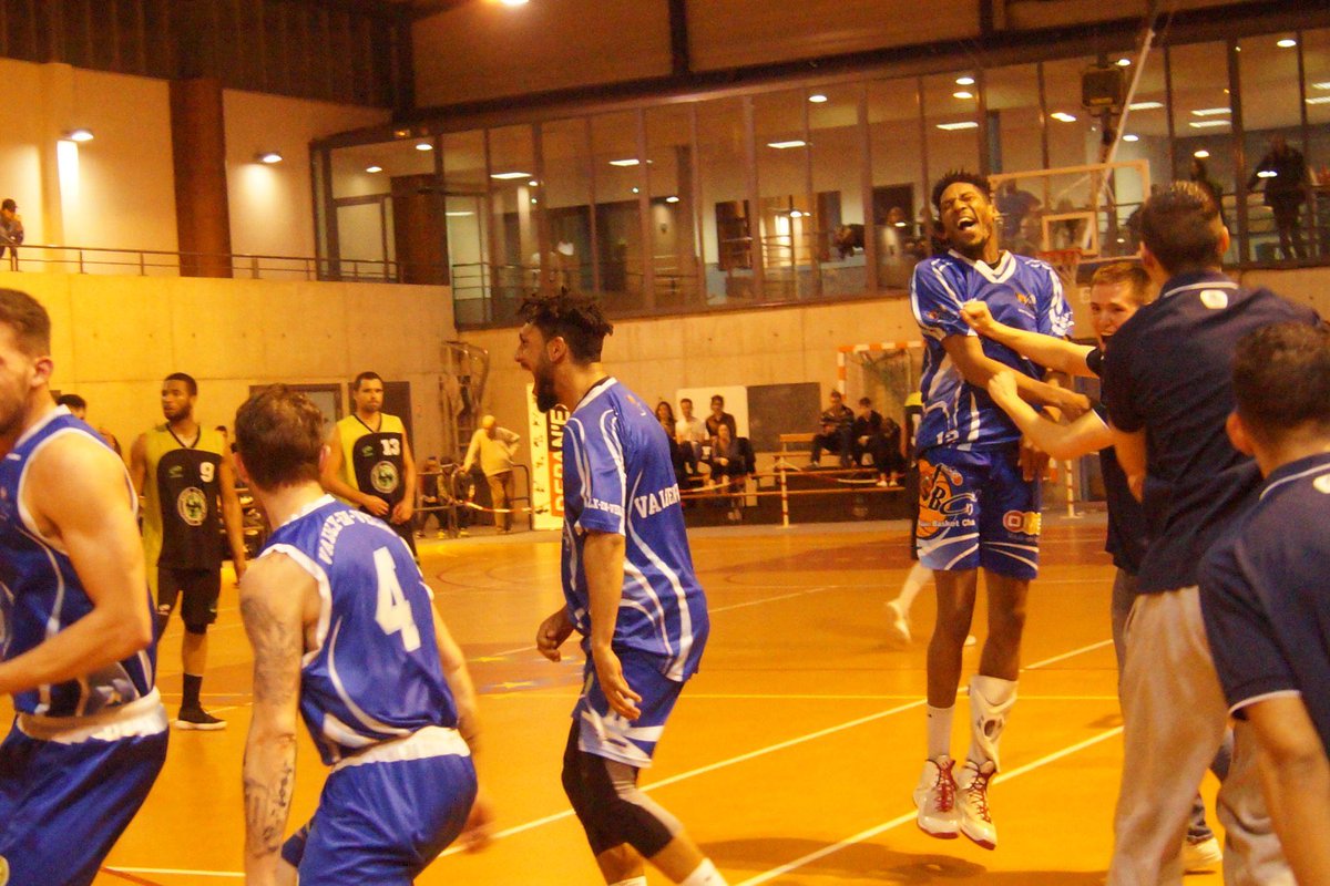 VaulxBC's tweet photo. TBT 🏀 : 14 Avril 2018 
La montée en NM2 acquise avec un public Vaudais en feu 🔥
Vidéo disponible sur Instagram et Facebook 🤩🔥🏀🎊 #TeamVBC 🔵 https://t.co/FhnnzrzBxl