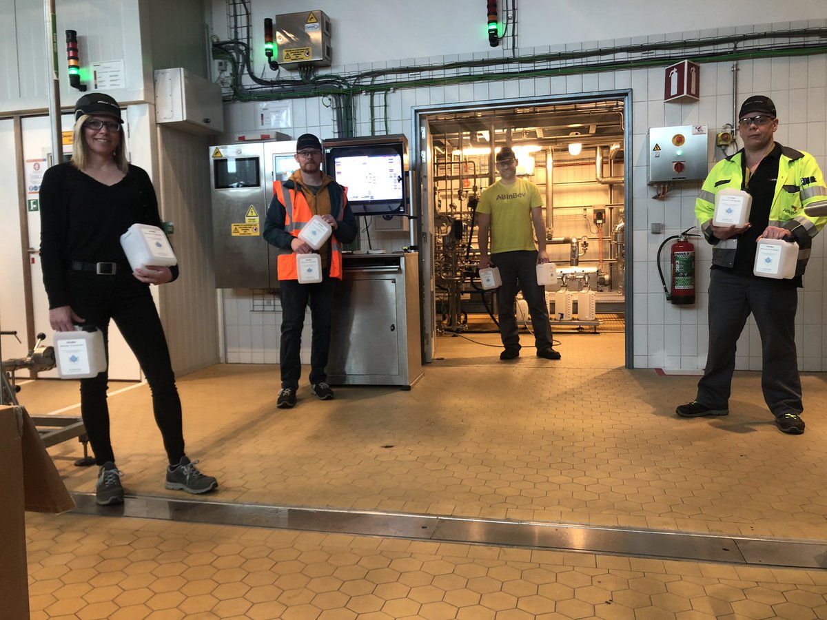 In #Leuven is <a href="/ABInBev_BE/">AB InBev BE</a> gestart met productie van ethanol. Elke week wordt in proefbrouwerij zo’n 500 liter gemaakt. Ethanol wordt gratis verdeeld onder apothekers #VlaamsBrabant. Zo wil brouwerij steentje bijdragen in strijd tegen coronavirus. #robnieuws #robtv