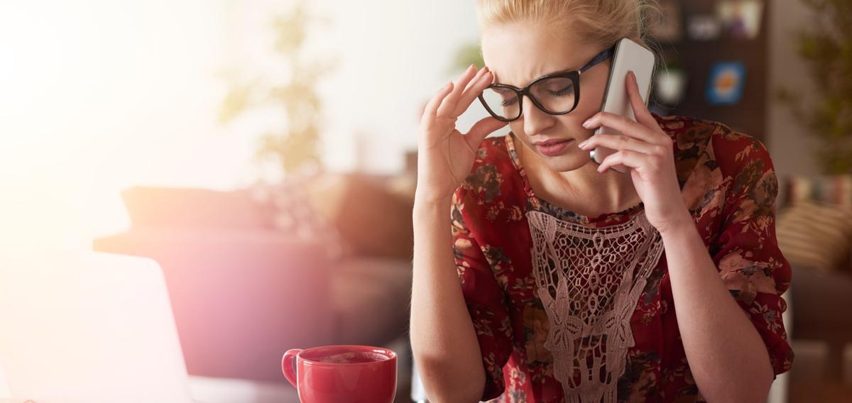 Madamefigaro's tweet photo. «Travailler à distance est bien plus fatigant» : Pourquoi aller au bureau nous manque pendant le confinement #Business #Confinementjour29  #Confinement #Travail #11mai https://t.co/piK8Ewi0zV https://t.co/tnOpS3247Y