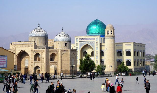 Khujand´s (Tajikistan) Friday Mosque.Can anyone give me some information about this mosque? Who built it and when?