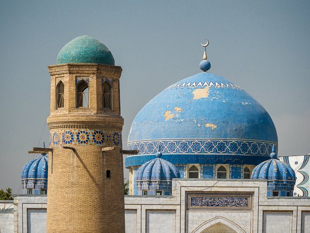 Khujand´s (Tajikistan) Friday Mosque.Can anyone give me some information about this mosque? Who built it and when?