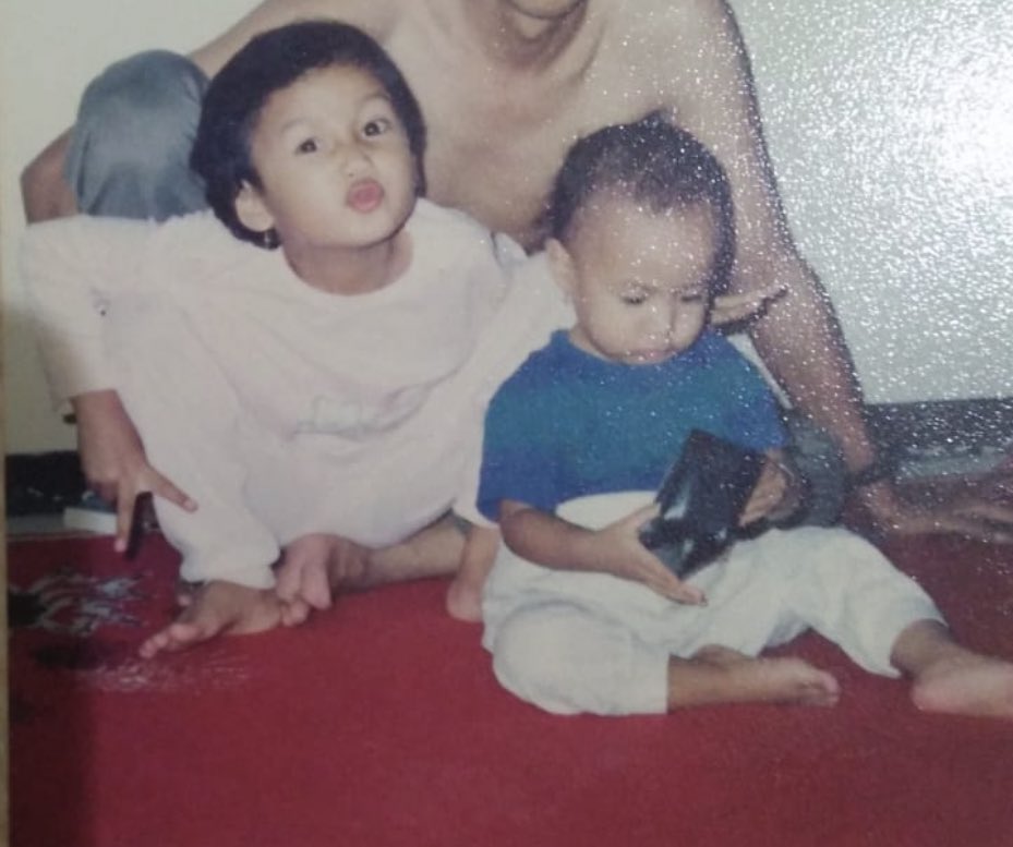 The energy of "wes mbuh karepmu".
And <a href="/egieanes/">Fergie</a> doing the energy of "Let's see how much money my dad have now"