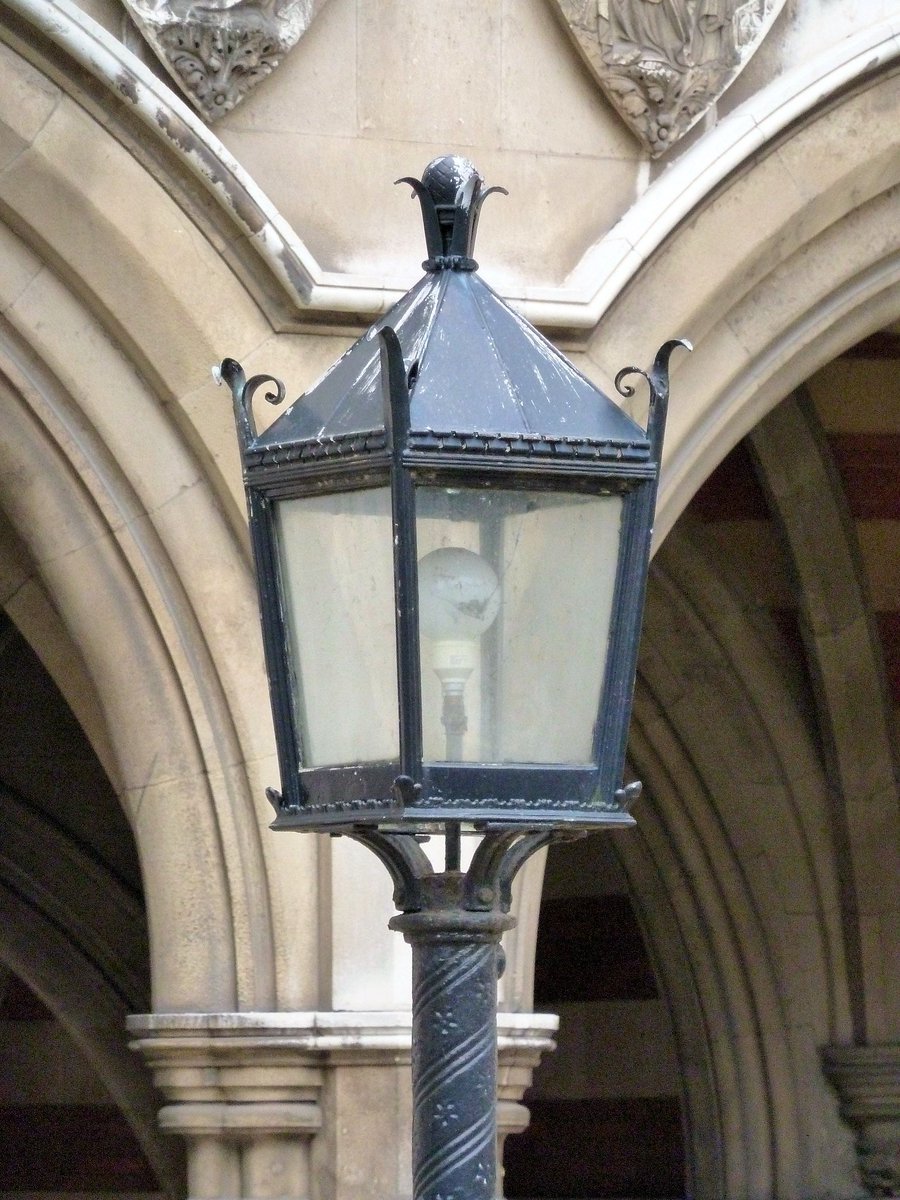 Gaslight of the Day, No.13 [Royal Courts of Justice]