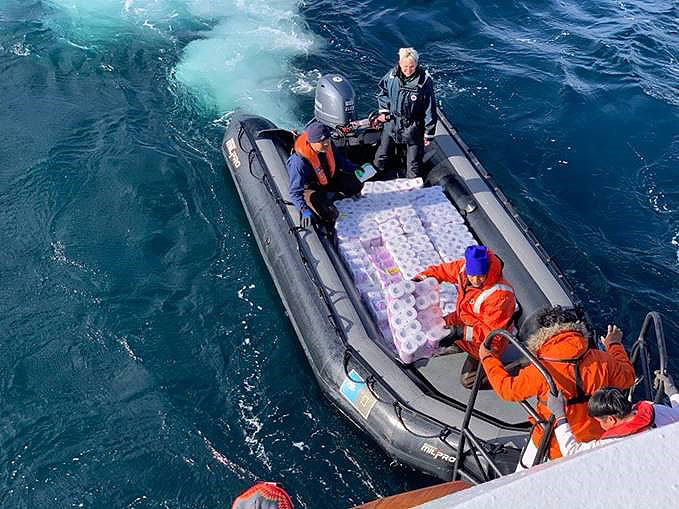 ExpeditionTrips's tweet photo. Ever seen a Zodiac full of TP?

ET traveler Bobbie K. shared this photo taken by Gavin McElroy from when they were awaiting disembarkation from the National Geographic Orion. Impressed by the response to COVID-19 concerns, our clients booked their next voyage while still onboard! https://t.co/6Pru3IZ08g