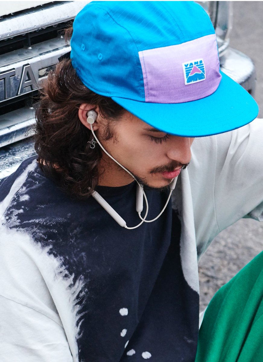 OnePlus_IN's tweet image. The OnePlus Bullets Wireless Z are super lightweight and offer incredibly low latency. And they look awesome. The colour options include black, blue, mint and oat.

Did we mention 10 hours of listening with just 10 minutes or charge? You're getting that, too.