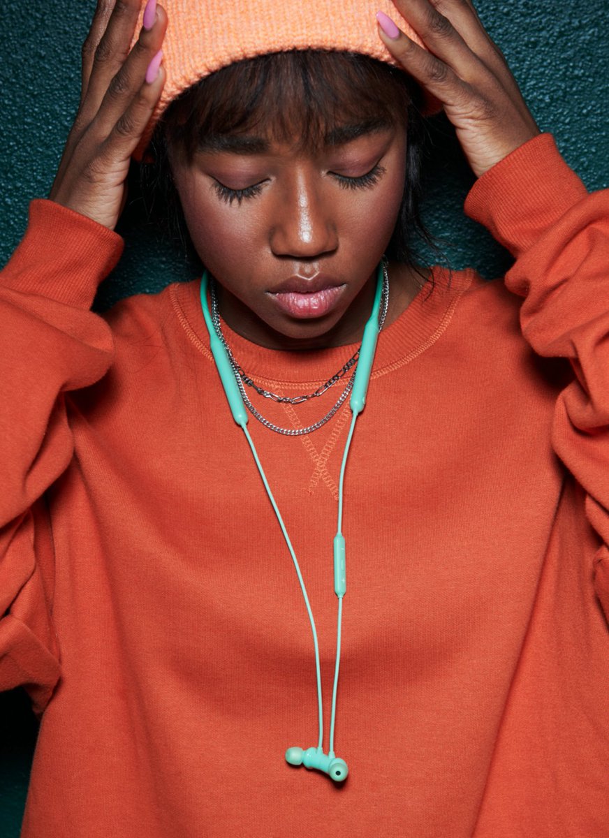 OnePlus_IN's tweet image. The OnePlus Bullets Wireless Z are super lightweight and offer incredibly low latency. And they look awesome. The colour options include black, blue, mint and oat.

Did we mention 10 hours of listening with just 10 minutes or charge? You're getting that, too.