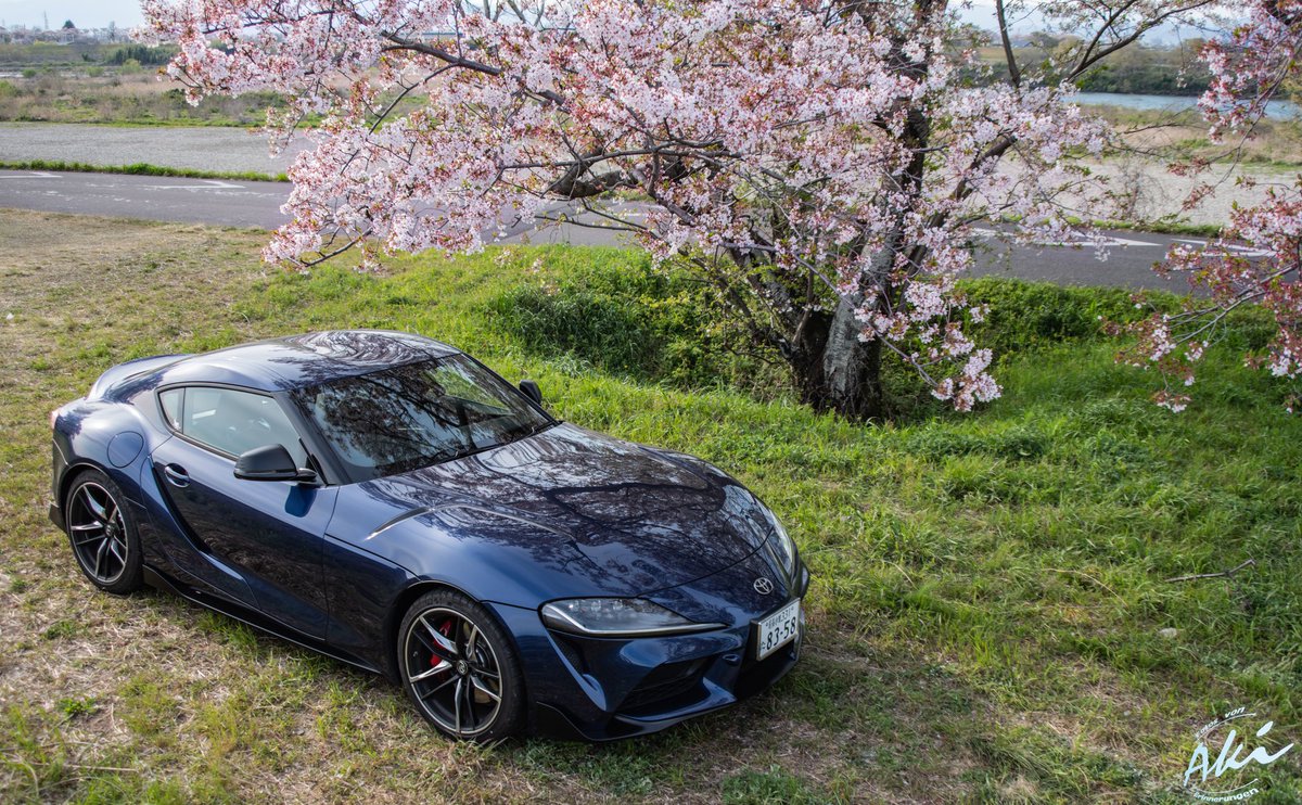 アキ そういえばなんだけど スープラ納車されたばかりの日 車に興味無い幼馴染に アキまた同じ車買ったの って言われた 興味ない人に細かく言ってもしゃーないから まぁ 同じ様なもんだな って答えといた 確かにfrの2ドアスポ車で